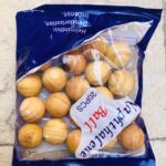 كرات خشب الكافور الطبيعي لطرد العتة (20 قطعة) - معطر ومغلف للملابس والخزانة